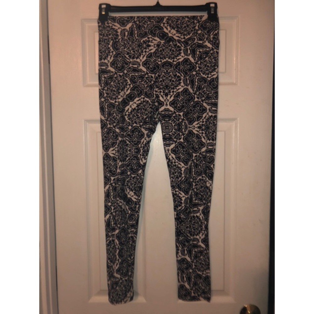 Black and off white one size LuLaRoe leggings